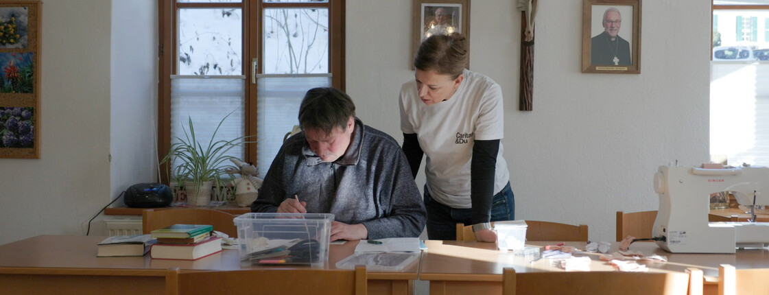 Der lend.raum ist in einem großen freundlichen und hellen Raum angesiedelt, in dem es auch einen Billardtisch sowie einen Kicker gibt.