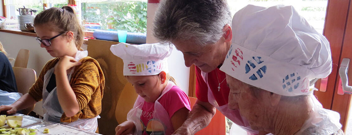 Gemeinsames Kochen und Backen mit Kindern aus der Gemeinde Kirchschlag