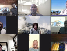 Mehrere Personen nehmen per Videokonferenz an einem Online-Meeting teil. Die Teilnehmenden kommen aus unterschiedlichen Regionen und tauschen Wissen über Sportprojekte aus.